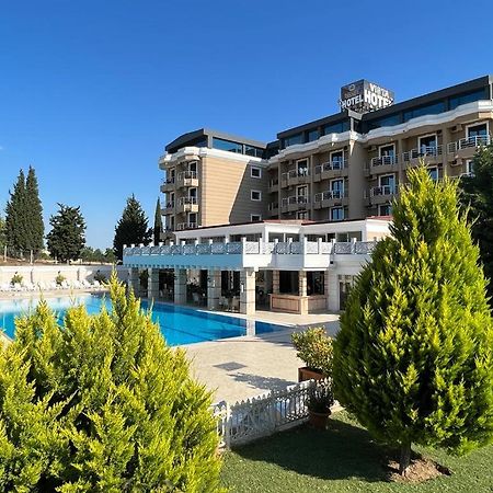 Premier Vista Hotel 실리브리 외부 사진