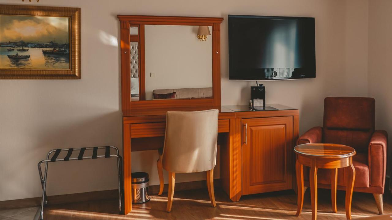 Premier Vista Hotel 실리브리 외부 사진